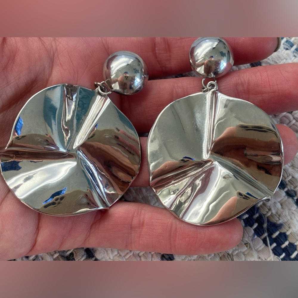 Vintage 80’s costume statement silver tarnish proof earrings - Picture 1 of 9